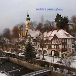 Przy Deptaku Z Miejscem Parkingowym Bad Altheide