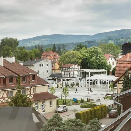 Przy Deptaku Z Miejscem Parkingowym