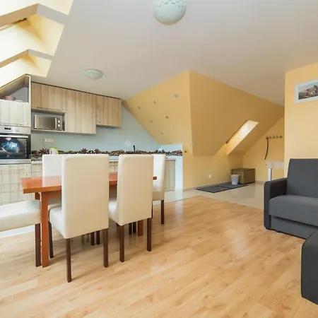 Przy Deptaku Z Miejscem Parkingowym * Polanica-Zdrój