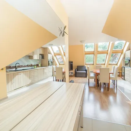 Przy Deptaku Z Miejscem Parkingowym Polanica-Zdrój