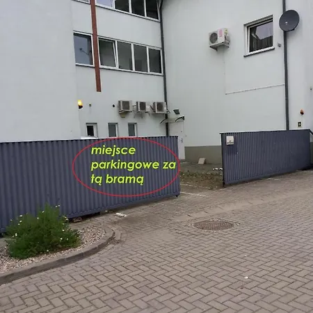 Przy Deptaku Z Miejscem Parkingowym Polanica-Zdrój