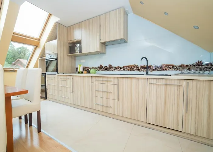 Przy Deptaku Z Miejscem Parkingowym Polanica-Zdrój