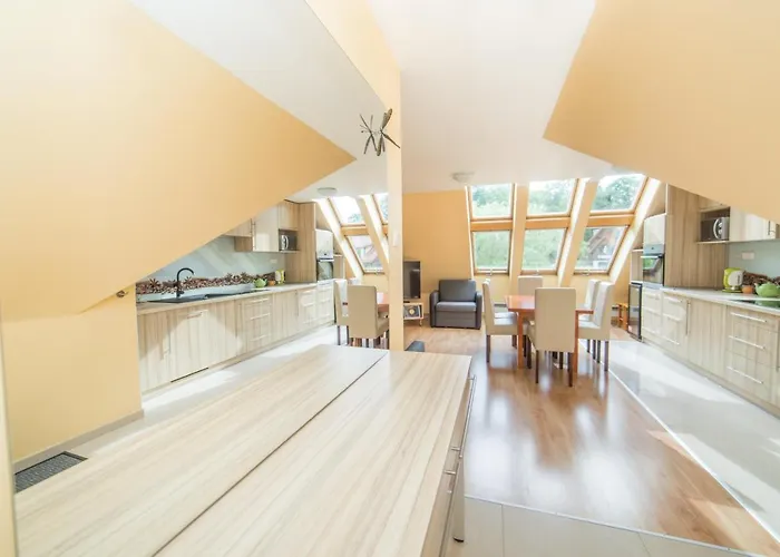 Przy Deptaku Z Miejscem Parkingowym Polanica-Zdrój