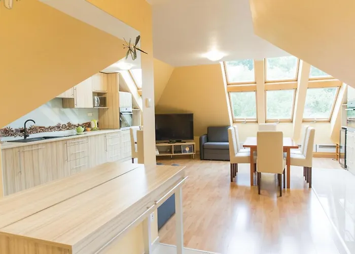 Przy Deptaku Z Miejscem Parkingowym *