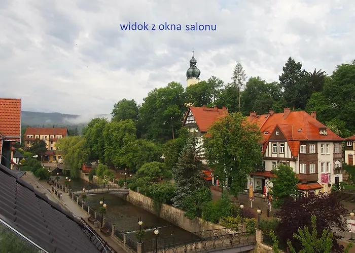 Przy Deptaku Z Miejscem Parkingowym